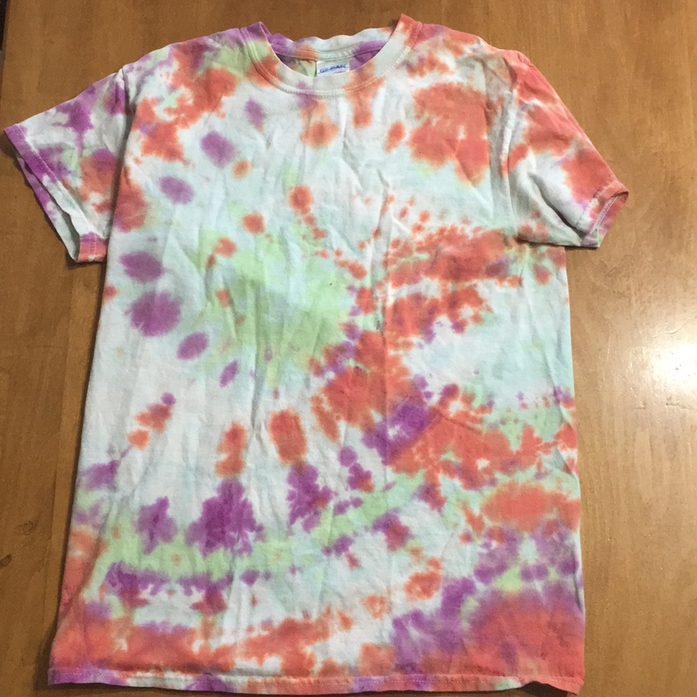 Tie-dye tee (small) thrifted!!